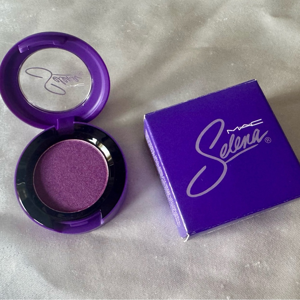 MAC x Selena Collection ⭐️ “Selena” Eyeshadow